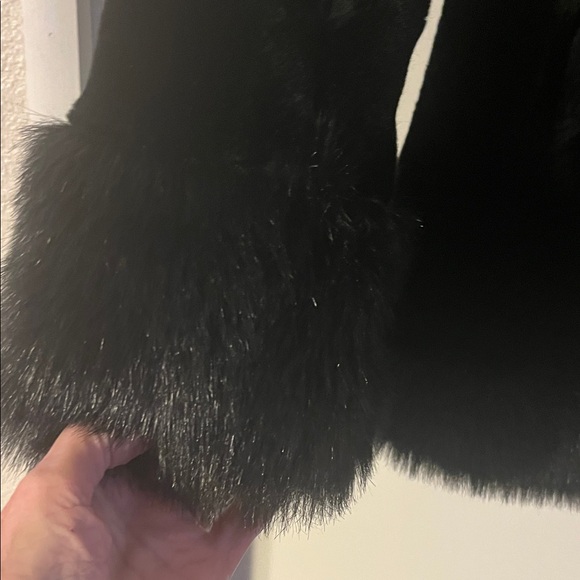 Women's Black Faux Fur Coat with big fur trim - Picture 4 of 15